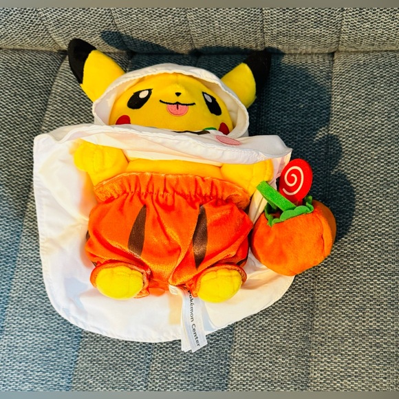 Pokémon- Rare 2017 Pikachu Costume Plush (NWOT) - Picture 4 of 4